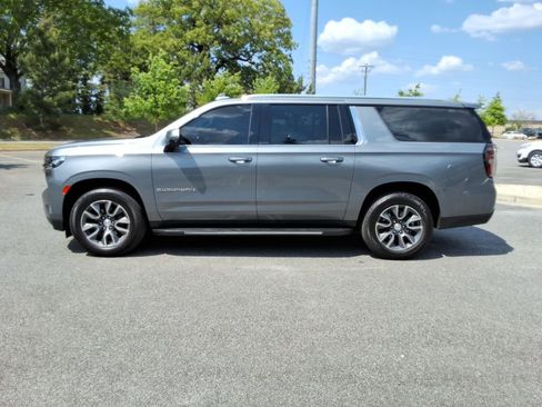 Used 2021 Chevrolet Suburban LT w/ LT Signature Package RWD image 8