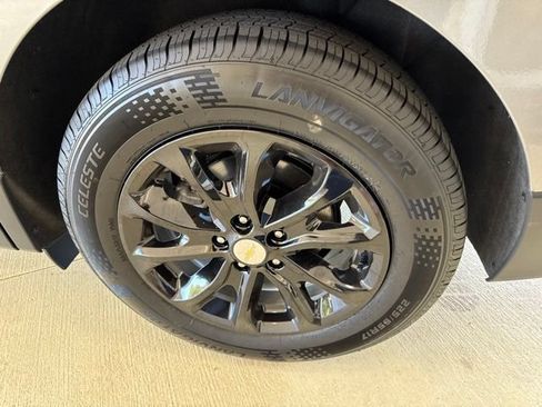 Used 2019 Chevrolet Equinox LT FWD image 37