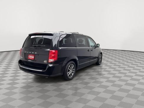 Used 2017 Dodge Grand Caravan SXT FWD image 31