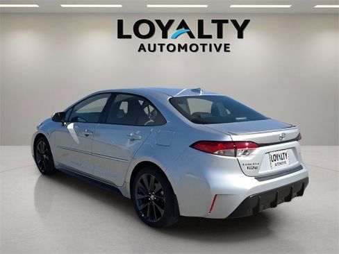 Used 2025 Toyota Corolla SE w/ SE Premium Package image 3