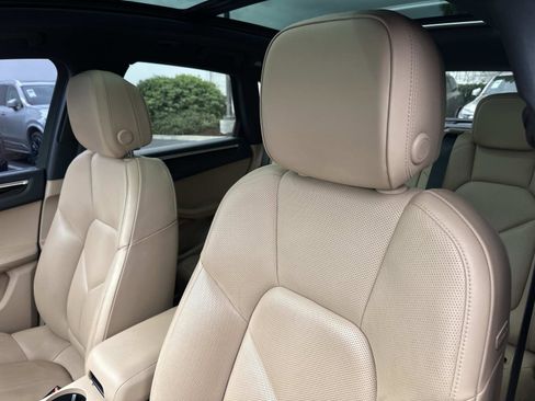 Used 2023 Porsche Macan image 19