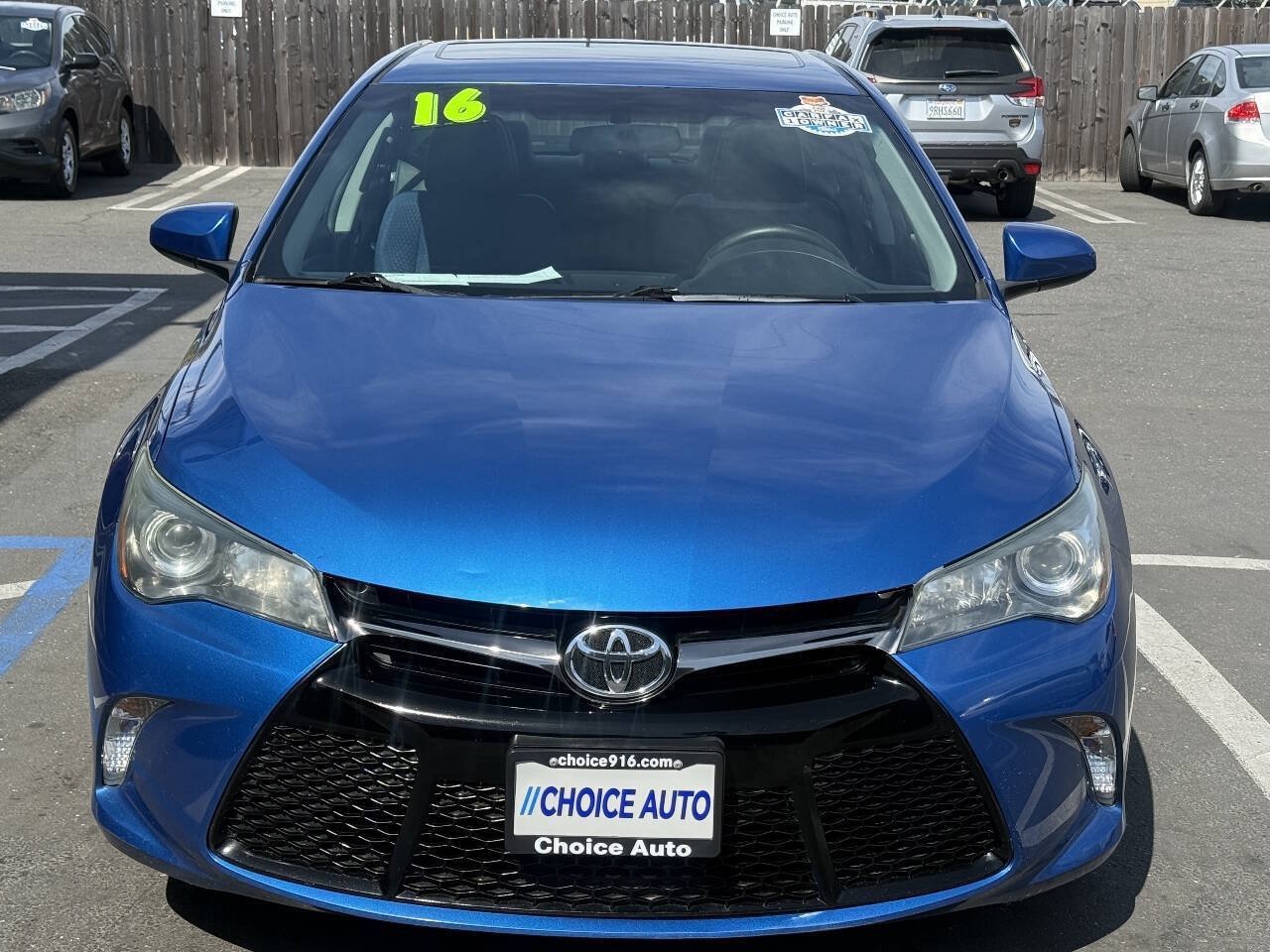 Used 2016 Toyota Camry SE FWD image 2