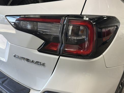Certified 2025 Subaru Outback Premium AWD/4WD image 17