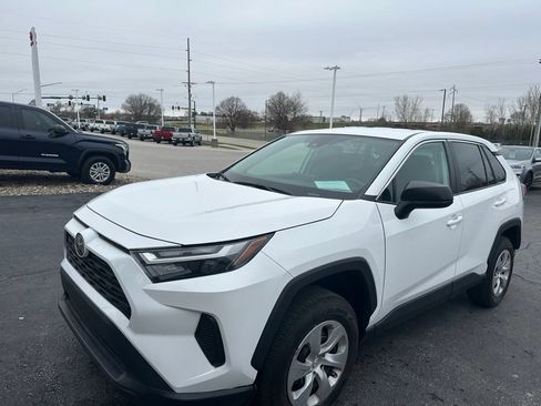 Used 2024 Toyota RAV4 LE AWD/4WD image 5