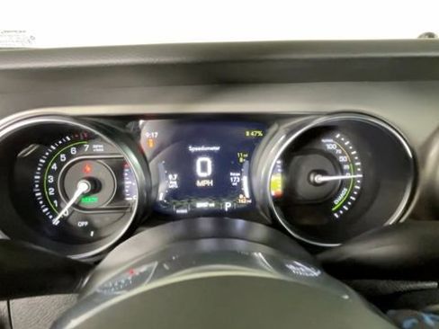Used 2023 Jeep Wrangler Unlimited Rubicon 4xe w/ Cold Weather Group AWD/4WD image 32