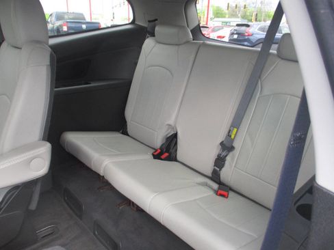 Used 2011 Chevrolet Traverse LTZ FWD image 7