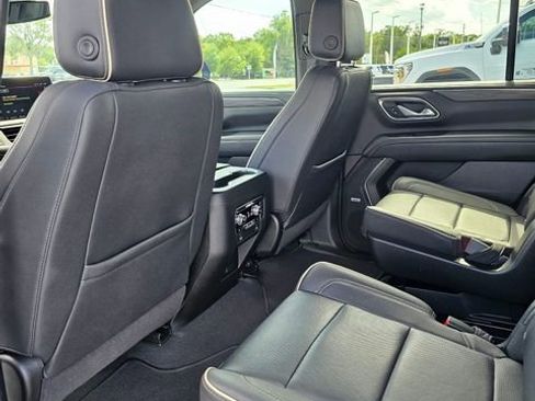Used 2023 GMC Yukon SLT w/ SLT Premium Package AWD/4WD image 19