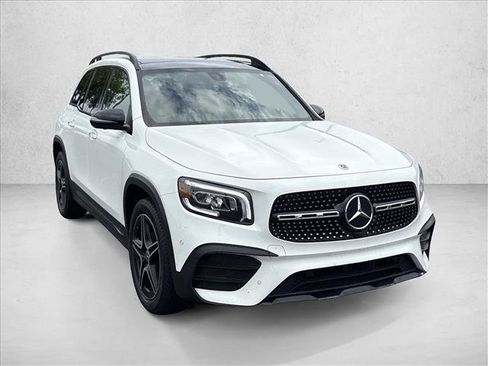 Used 2021 Mercedes-Benz GLB 250 4MATIC image 3