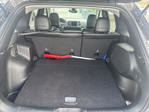 Used 2022 Jeep Cherokee Latitude w/ Sun & Sound Group image 5