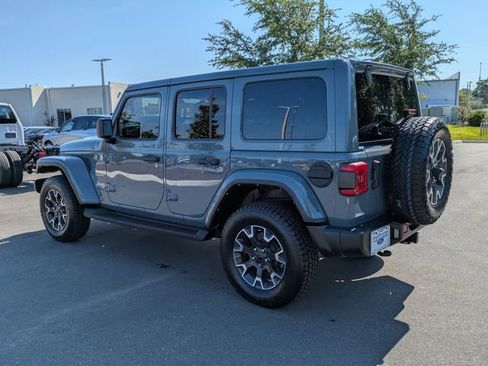 Used 2024 Jeep Wrangler Unlimited Sahara AWD/4WD image 6