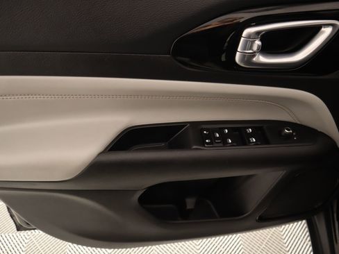 Used 2025 Jeep Compass Limited image 14