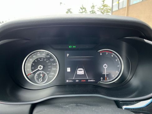 Used 2025 Genesis G70 2.5T image 10