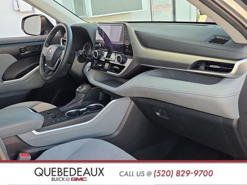Used 2023 Toyota Highlander LE image 26