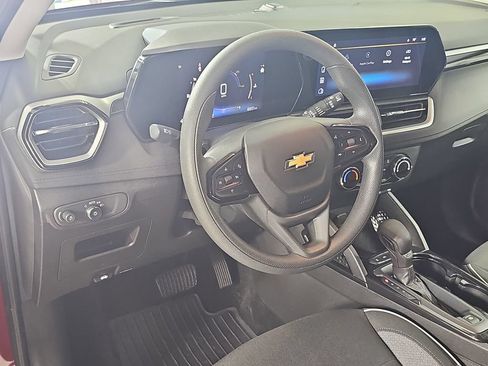 Certified 2025 Chevrolet TrailBlazer LS w/ LS Convenience Package FWD image 19