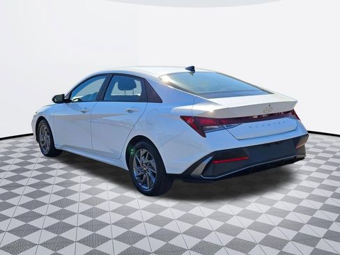 Certified 2024 Hyundai Elantra SEL FWD image 4