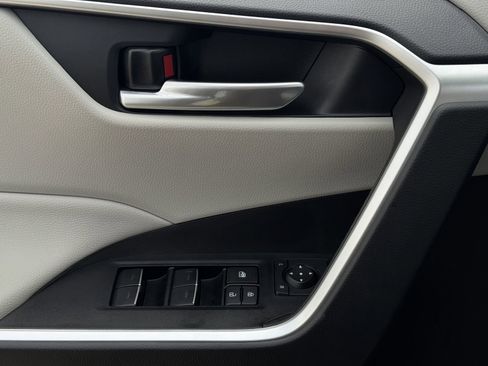 Used 2025 Toyota RAV4 XLE Premium image 24