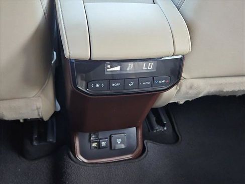 Used 2020 Toyota Highlander Limited FWD image 18