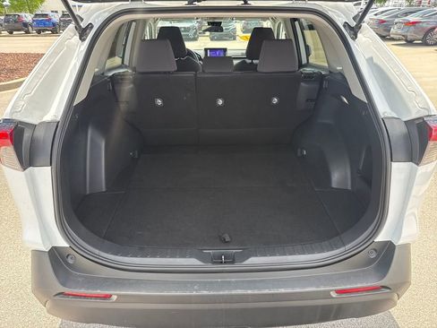 Used 2024 Toyota RAV4 XLE FWD image 31