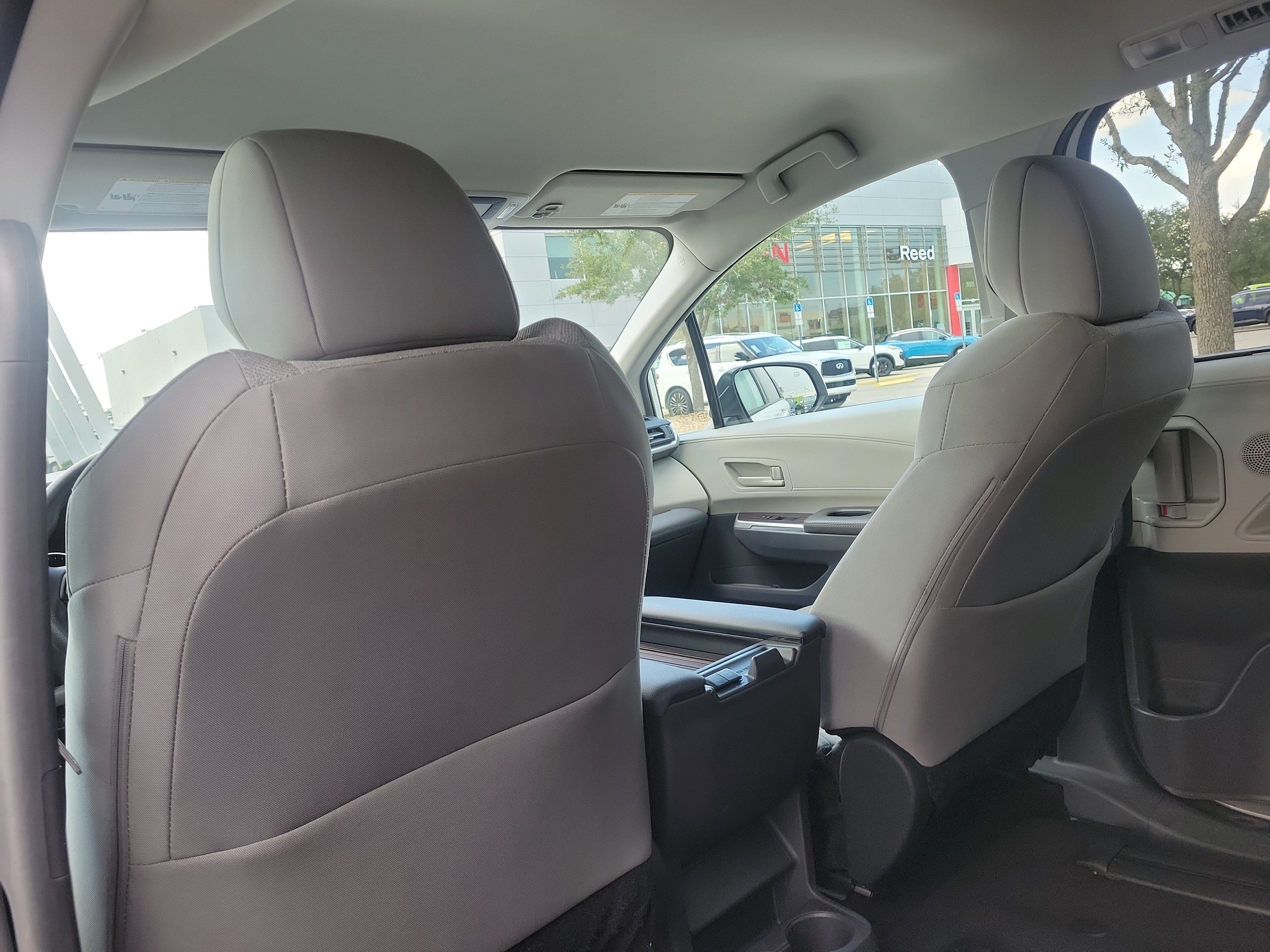 Used 2024 Toyota Sienna LE FWD image 18