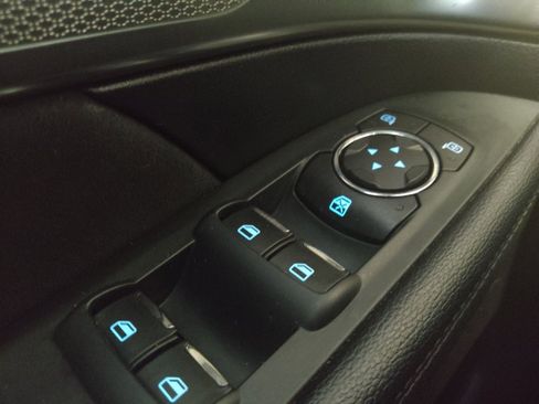 Used 2018 Ford Explorer XLT w/ Equipment Group 202A FWD image 27