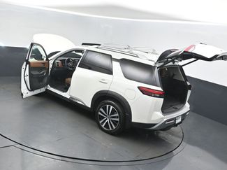 Used 2024 Nissan Pathfinder Platinum w/ Cargo Package video 2