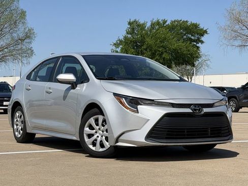 Used 2024 Toyota Corolla LE image 2