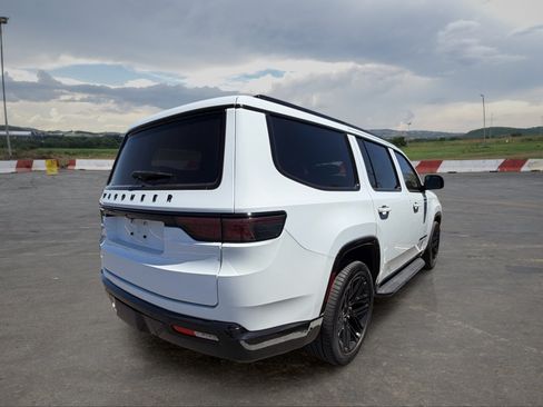 Used 2023 Jeep Wagoneer Series II RWD image 3