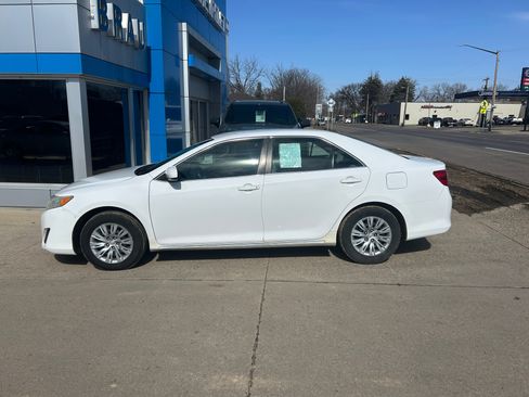 Used 2013 Toyota Camry LE image 1