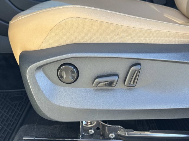 Certified 2024 Volkswagen Tiguan SE R-Line FWD image 24