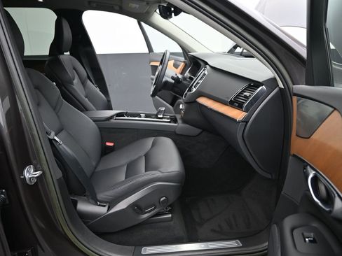 Certified 2023 Volvo XC90 B5 Plus AWD/4WD image 15