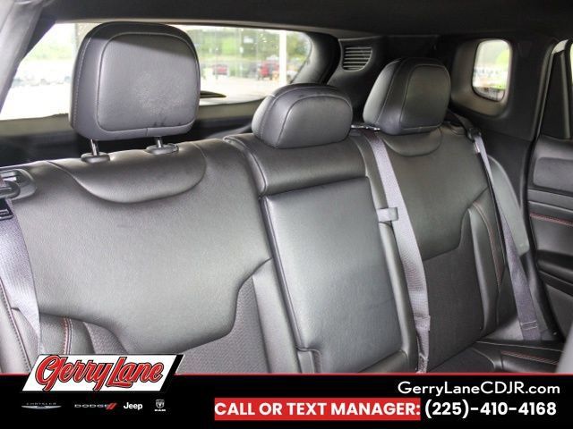 Used 2025 Jeep Compass Trailhawk AWD/4WD image 16