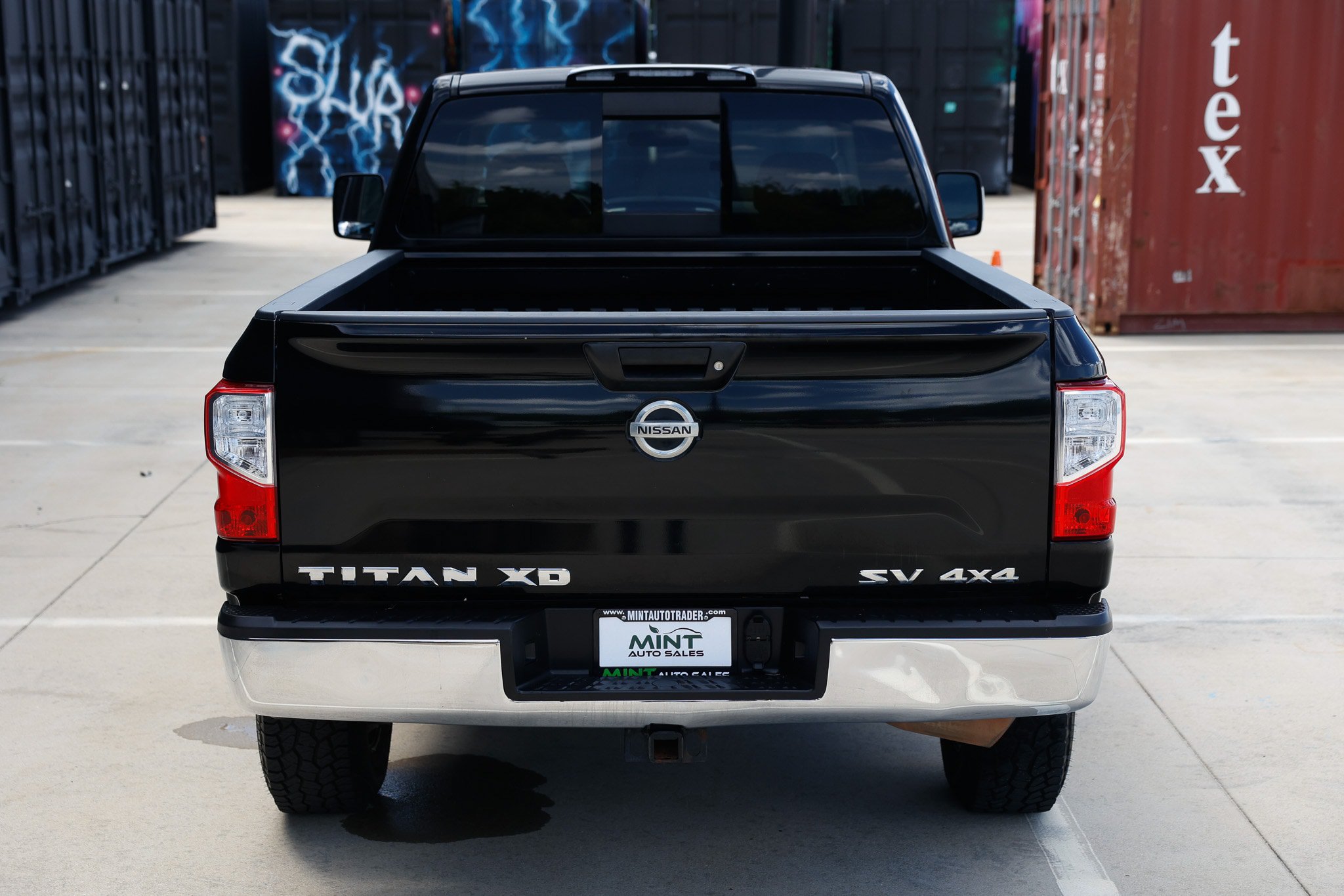 Used 2017 Nissan Titan SV AWD/4WD image 11
