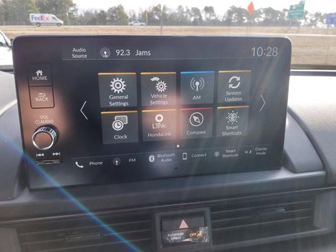 Used 2025 Honda Pilot TrailSport image 19