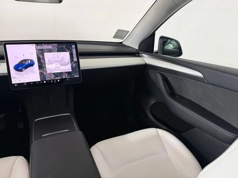 Used 2023 Tesla Model Y Long Range AWD/4WD image 29