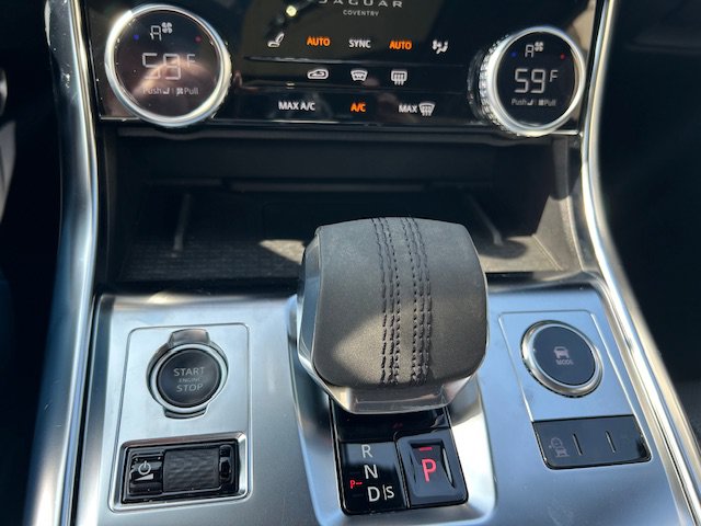 Certified 2022 Jaguar XF R-Dynamic SE AWD/4WD image 27
