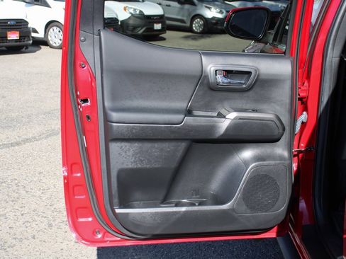 Used 2022 Toyota Tacoma TRD Sport image 30