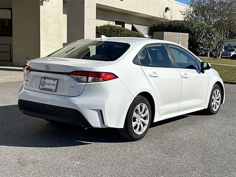 Used 2024 Toyota Corolla LE image 7