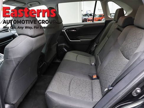 Used 2021 Toyota RAV4 XLE AWD/4WD image 20