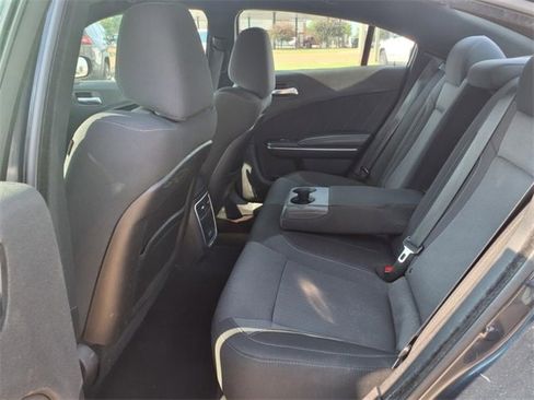 Used 2017 Dodge Charger SXT image 21