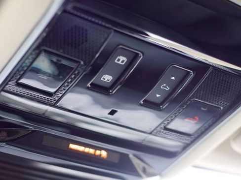 Used 2023 Land Rover Range Rover Long Wheelbase SE image 26