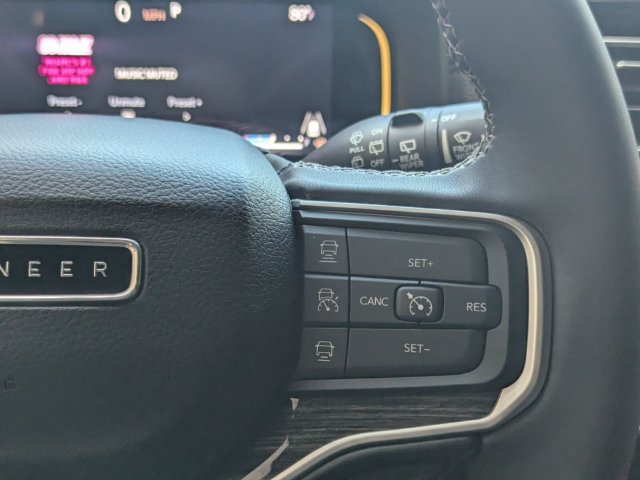 Used 2022 Jeep Wagoneer Series III AWD/4WD image 19
