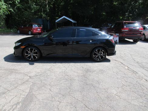 Used 2018 Honda Civic Sport Touring image 2