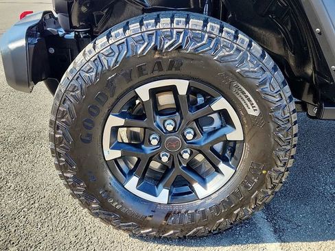Used 2025 Jeep Wrangler Rubicon image 8