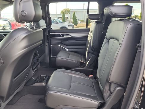 New 2026 Jeep Grand Wagoneer L 4WD w/ Premium Group I image 13