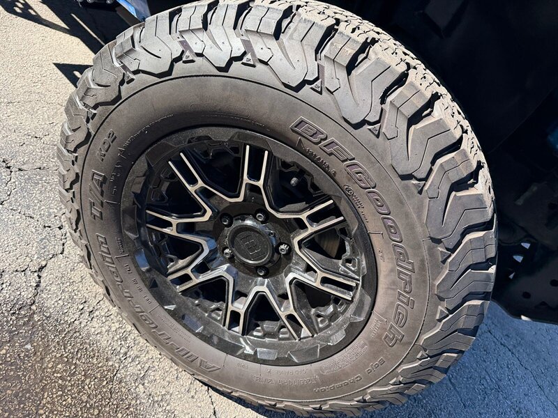 Used 2015 Jeep Wrangler Unlimited Rubicon w/ Connectivity Group AWD/4WD image 9