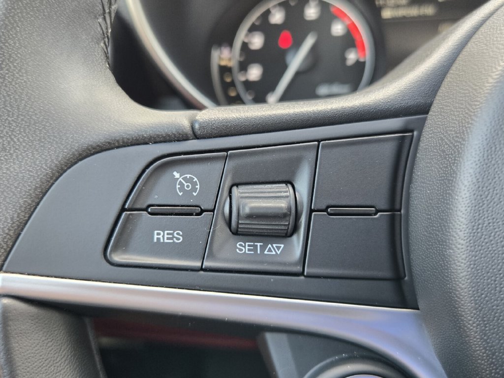 Used 2019 Alfa Romeo Giulia w/ Quick Order Package 22K Sport RWD image 22