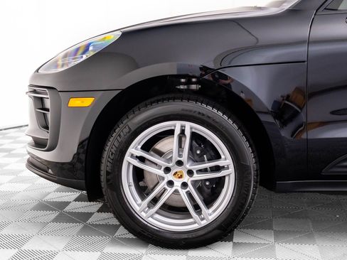 Certified 2025 Porsche Macan AWD/4WD image 32
