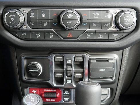 New 2026 Jeep Gladiator Rubicon w/ Safety Group image 18