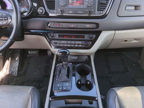 Used 2016 Kia Sedona EX image 19