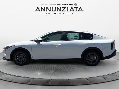 New 2025 Kia K4 LXS image 2